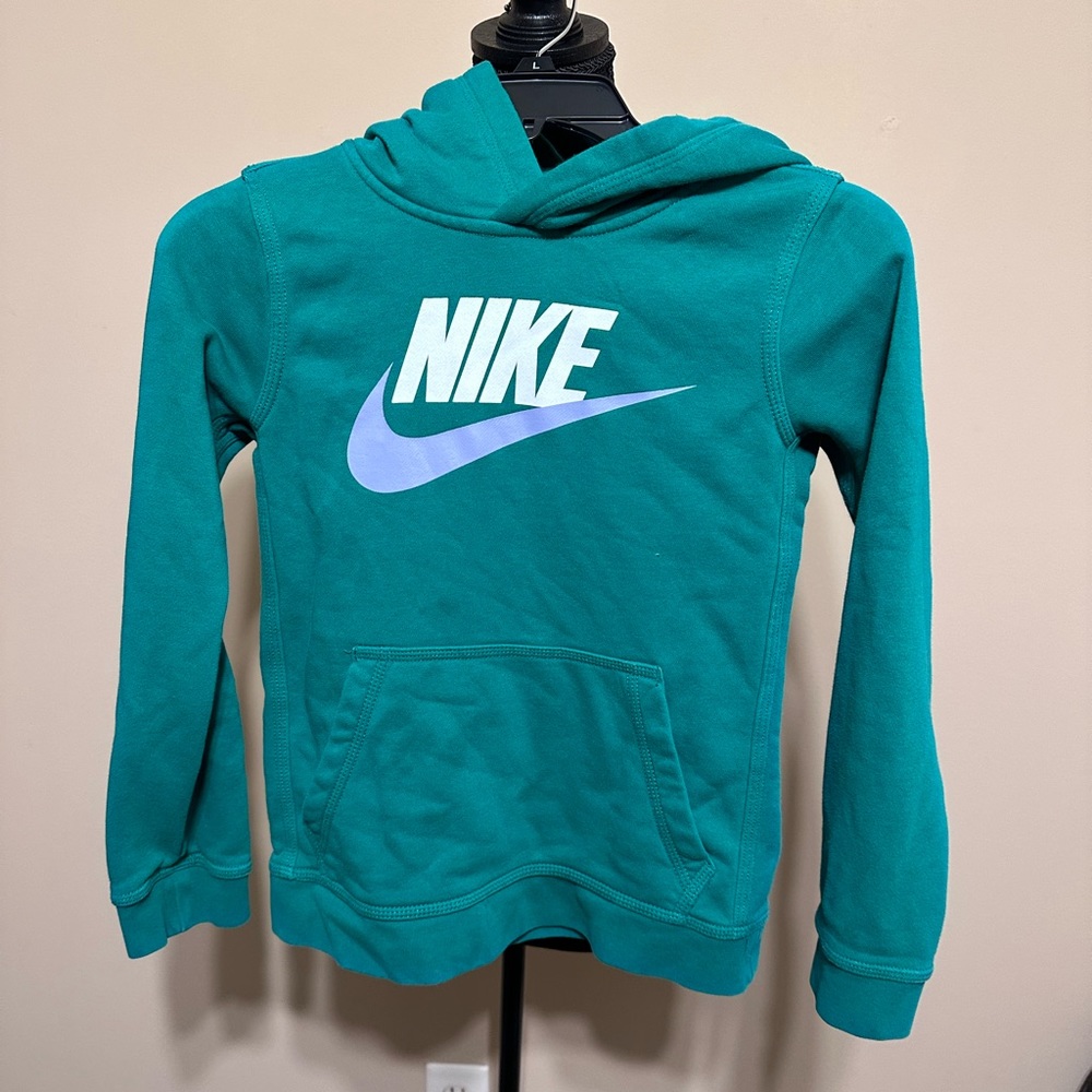 Kid’s Nike Hoodie- M